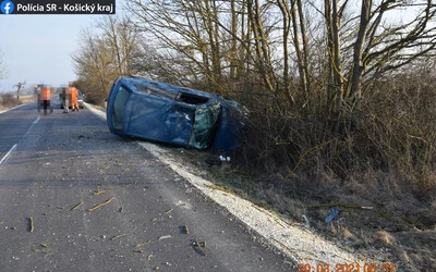 A fagyos út miatt szenvedett balesetet egy 19 éves sofőr