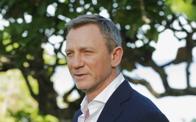 Daniel Craig