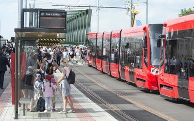 55 év után újra jár villamos az Öreg hídon keresztül