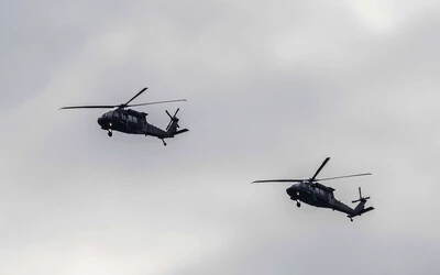 BlackHawk típusú helikopterek gyakorlatoznak Pozsony felett