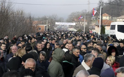 Szerb fiatalokra lőttek rá Koszovóban