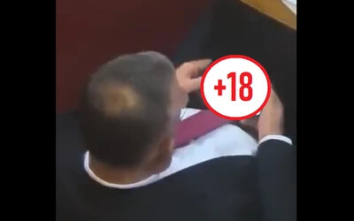 Pornót nézett telefonján egy képviselő a parlament ülése alatt (+18)