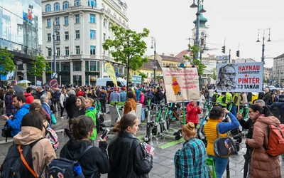 A pedagógusok státusztörvénye ellen demonstráltak Budapesten