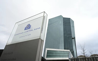 Az Európai Központi Bank az ellenállóbb európai bankszektornak köszönhetően egyelőre jobb helyzetben van, mint az amerikai központi bank szerepét betöltő Fed (TASR/DPA-felvétel)