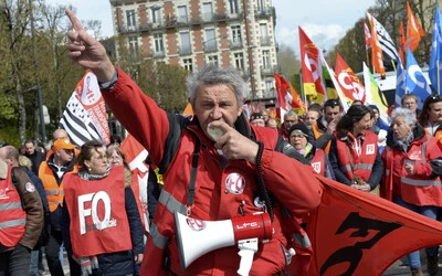 A francia alkotmánytanács jóváhagyta a nyugdíjkorhatár emelését előíró, vitatott törvényt