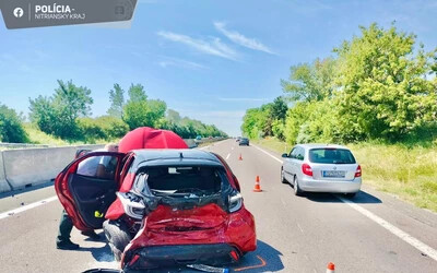 Két autó hajtott egymásnak – az egyik sofőrje kiszállt, majd elütötte egy harmadik autó