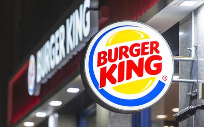 A szemetesből szolgálta fel a sült krumplit a Burger King üzletvezető-helyettese – letartóztatták