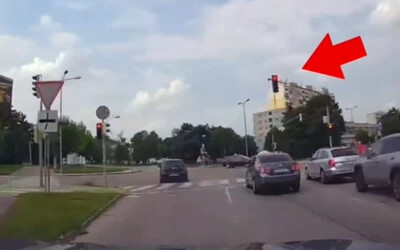 VIDEÓ: Mozgó járműből ugrott ki a sofőr egy autós üldözés után