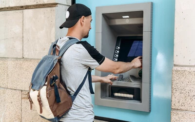 A bankautomatát csak a lehető legritkábban használjuk külföldi készpénzfelvételre, mivel a hazai bankok kedvezőtlen feltételeket kínálnak egy-egy ilyen tranzakcióra