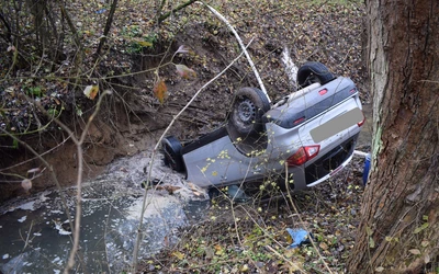 Patakba borult autójával a részeg 44 éves sofőr