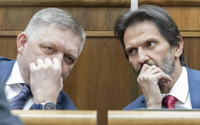 A felvételen Robert Fico kormányfő és Robert Kaliňák belügyminiszter látható (TASR-felvétel)