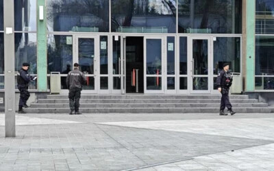 Kiürítették a pozsonyi egyetem épületét, a környéket rendőrök lepték el