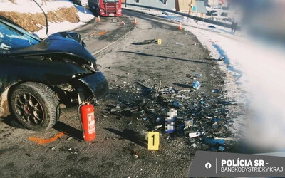 Két autó ütközött, szilánkosra tört a Škoda eleje