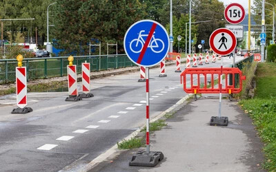 Csúszik az új közlekedési táblák bevezetése