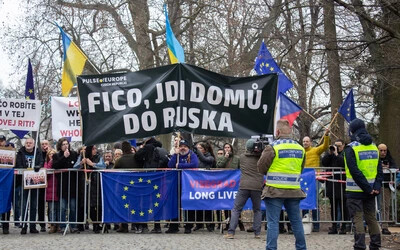 Orbánt és Ficót kifütyülték Prágában
