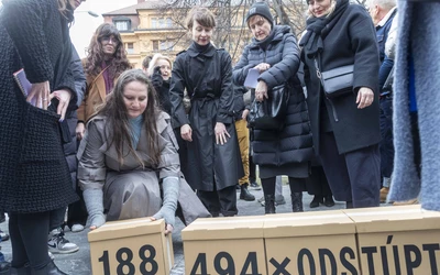 Több mint 188 ezren követelik a kulturális miniszter lemondását