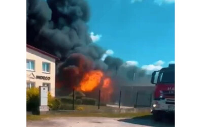 Vizsgálja a rendőrség a rimaszombati gumiszervizben keletkezett tűz okát (VIDEÓ)