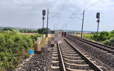 TRAGÉDIA: Az érkező vonat elé feküdt egy ember