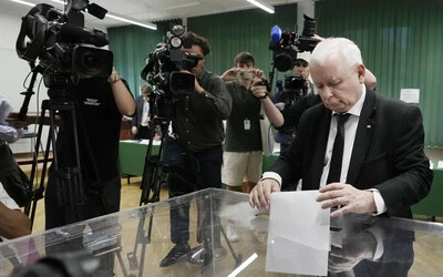 Lengyelországban a fő kormánytömörülés 21 mandátumot, a fő ellenzéki párt 20 mandátumot szerzett