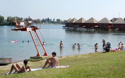 TRAGÉDIA: Két 18 éves vízibiciklis fulladt tóba Szencen