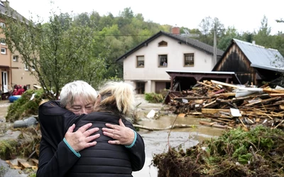 FOTÓK: Apokaliptikus képeken a Csehországban pusztító árvíz