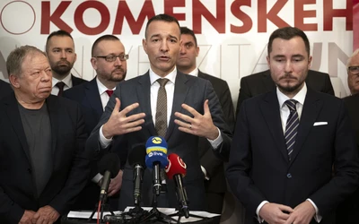 A PS szerint Róbert Zsembera, az oktatási tárca államtitkára (jobbra) a Comenius Egyetem alkalmazásában áll, ami szerintük az összeférhetetlenség határát súrolja, ráadásul olyan pénzeket tesz zsebre az egyetemen, amely további kérdéseket vet 