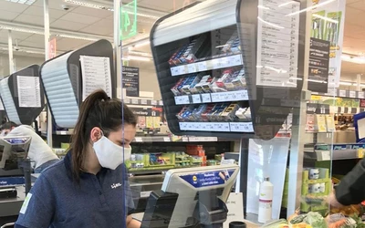 Védőüveg kerül a Kaufland és Lidl pénztáraihoz