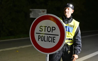 A cseh rendőrség már az ellenőrzés első éjjelén 120 olyan személyt fogott el, aki illetéktelen módon próbált belépni az országba