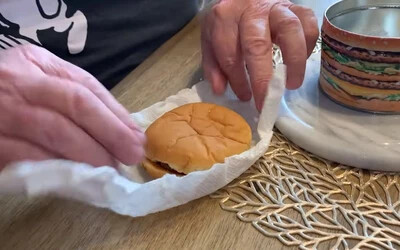 Így néz ki egy mekis hamburger 20 év után