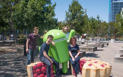 A három fiú és mentoruk Hanesz Angelika a Silicon Valley leghíresebb helyeit is meglátogatták