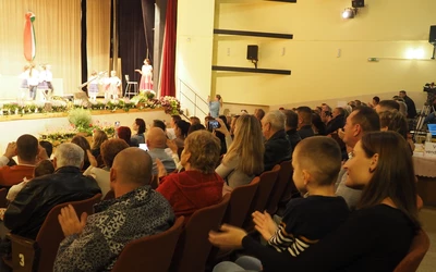 A program első szereplői a nyárasdi óvodások voltak, majd a citerások közül a legifjabb csoport, a hazai Lámpácska citerazenekar adta elő műsorát (A szerző felvétele)