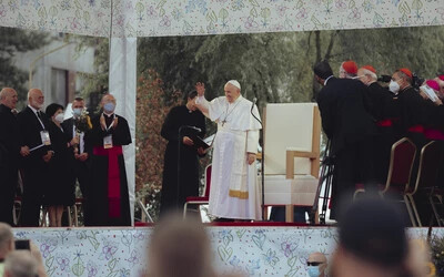 VIDEÓ: Ferenc pápa megérkezett a kassai Luník IX lakótelepre