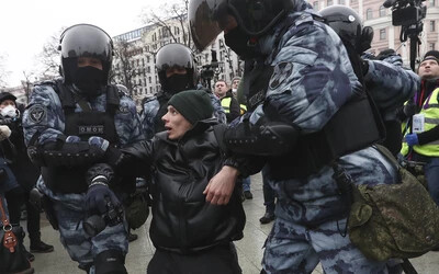VIDEÓ: Több mint 4,5 ezer embert vettek őrizetbe a tüntetéseken Oroszországban