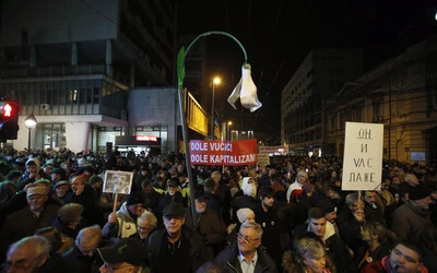 szerbia tüntetés