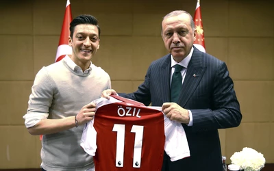 özil