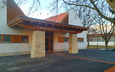 pannonhalmi uszoda