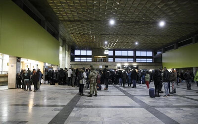 Tudósítónk jelenti Ukrajnából: Sok menekült vár a csapi vasútállomáson arra, hogy elhagyhassa Ukrajnát