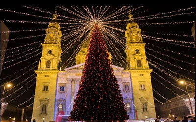 Karácsonyi várás a budapesti Bazilikánál