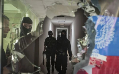 A biztonsági erők visszafoglalták a szakadároktól a mariupoli városházát, harcok Szlovjanszknál