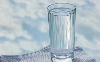 pohár víz csapvíz illusztráció