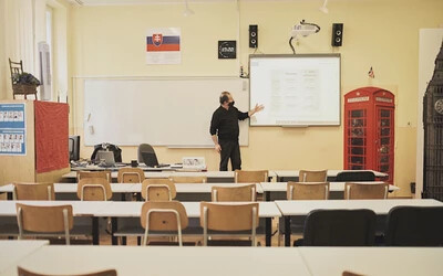 Az üres tanteremből tanítanak a középiskolai pedagógusok