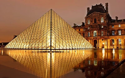 A párizsi Louvre
