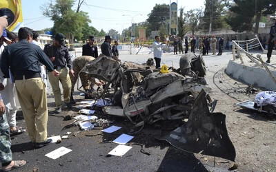 Kettős merénylet Pakisztánban, több tucatnyi halott