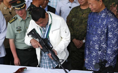 Duterte nem bánja, ha a katonái civileket ölnek