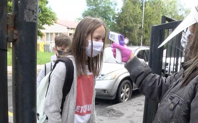 Már a járvány első stádiumában ellenőrizték belépéskor a gyerekeket