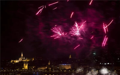 Budapesten megtartották a tűzijátékot, több vidéki városban elmaradt a látványosság