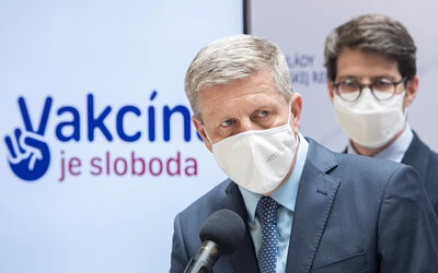 Vladimír Lengvarský, az OĽaNO által jelölt egészségügyi miniszter tegnap közölte, már korhatár nélkül bárkit beoltanak. A 16 és 17 évesek csak Pfizert kapnak, míg a 18 évesnél idősebbeknek a Pfizeren kívül a Moderna vakcináját is beadhatják. ⋌(Fotó: TASR)