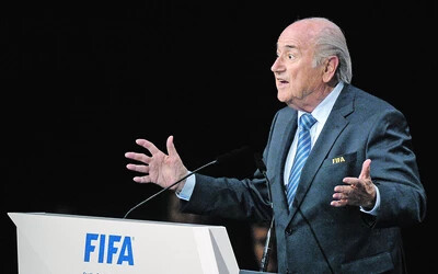 Blatter ellentámadásban