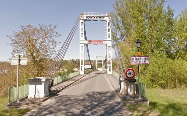 Leszakadt egy közúti híd Franciaországban, halottak