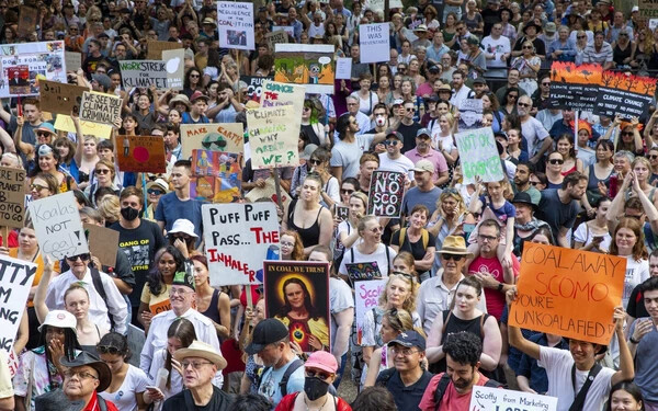 Tízezrek tüntettek Ausztráliában a klímaváltozás ellen